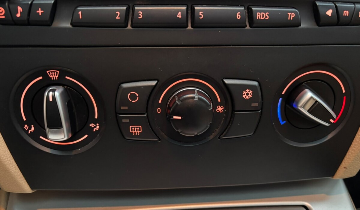 BMW 320I - 2011 BMW 320I - 2011