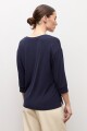 Remera escote V azul marino