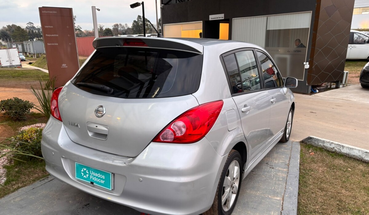 Nissan Tiida HB Full - 2013 Nissan Tiida HB Full - 2013