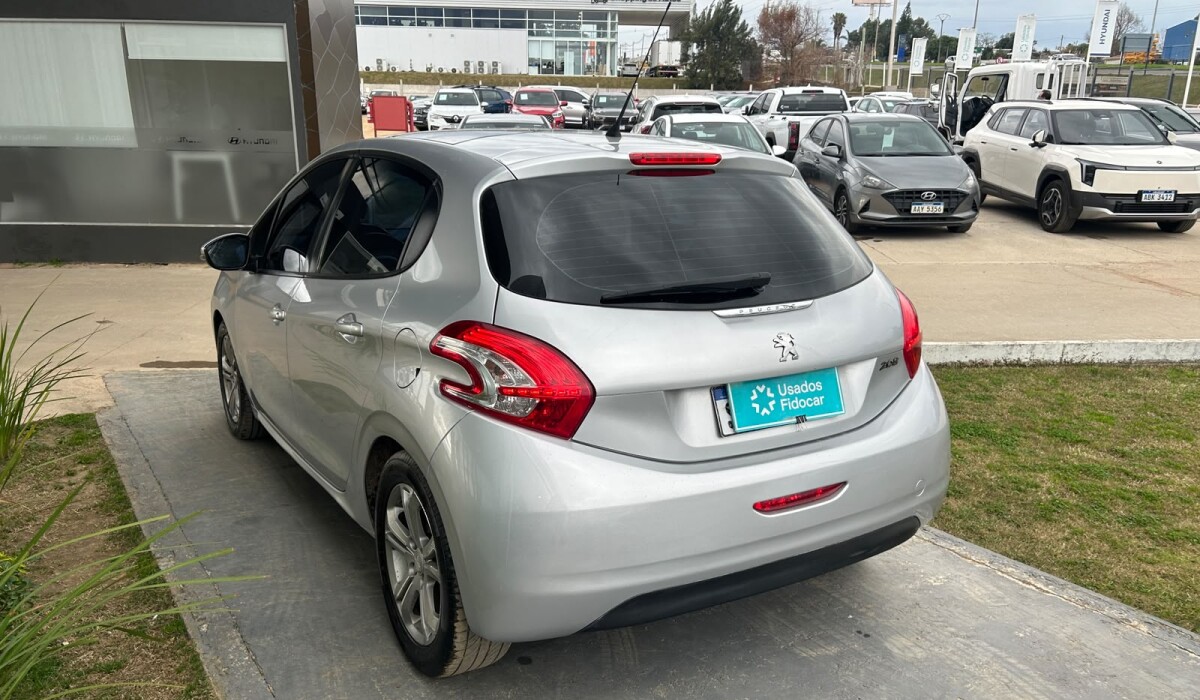 Peugeot 208 1.2 Active - 2013 Peugeot 208 1.2 Active - 2013