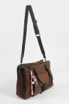 Briefcase con llavero marrón