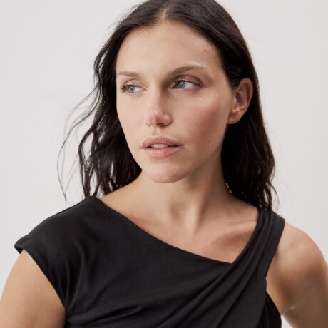 REMERA LEPO Negro