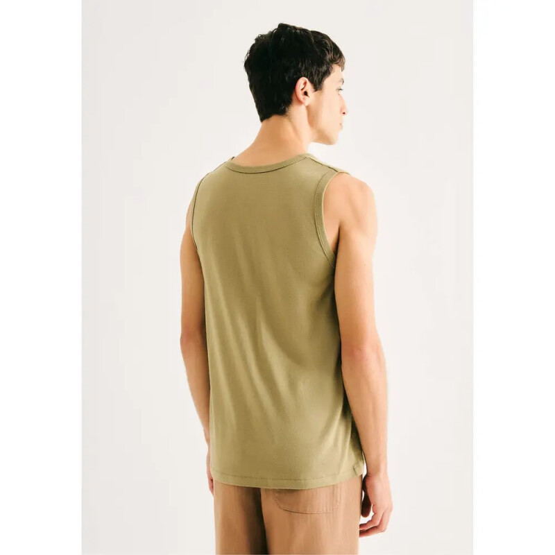 CAMISETA REGATA MASC OLIVA MEDIO