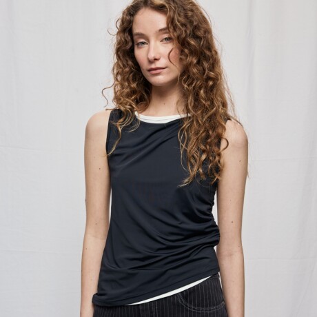REMERA VANA Negro