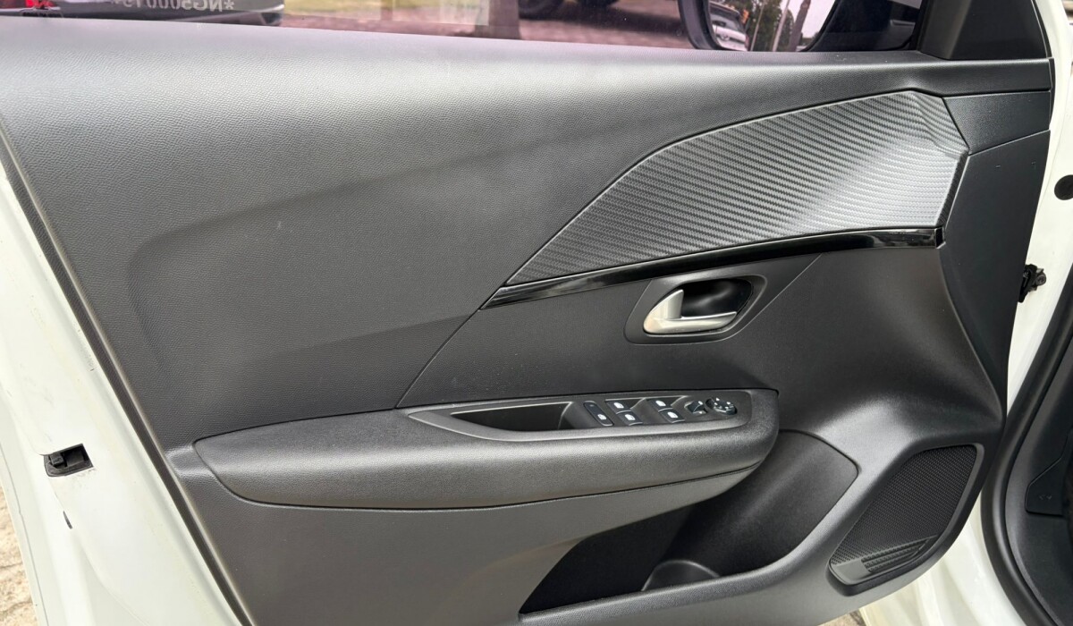 Peugeot 208 Allure 1,6 - 2022 Peugeot 208 Allure 1,6 - 2022