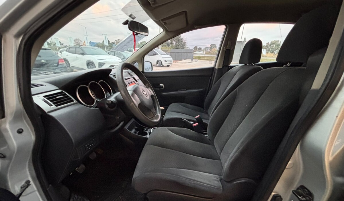 Nissan Tiida HB Full - 2013 Nissan Tiida HB Full - 2013