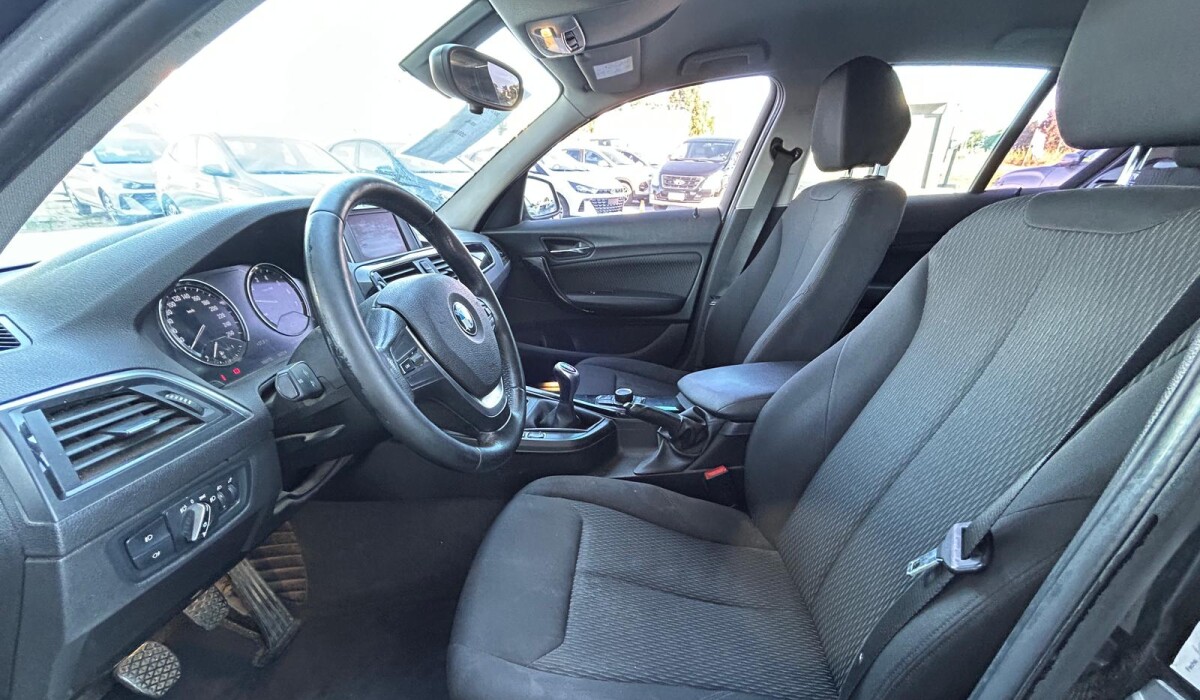 BMW 118i 1.5 MT - 2019 BMW 118i 1.5 MT - 2019