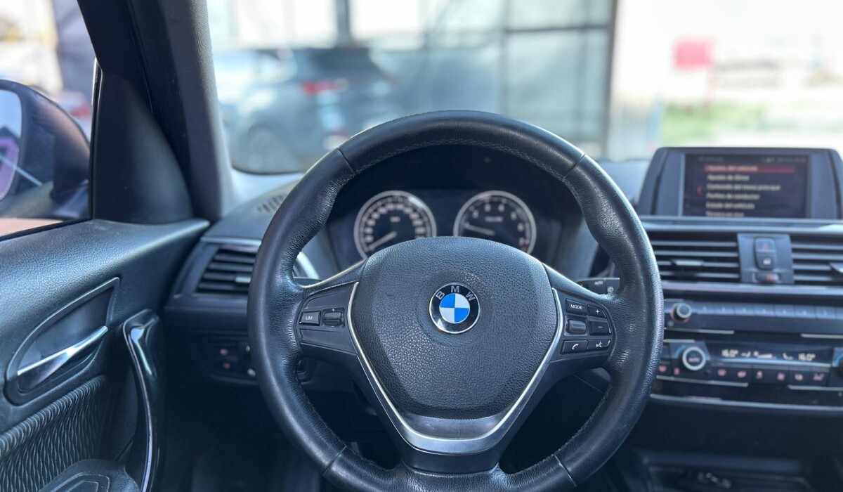 BMW 118i 1.5 MT - 2019 BMW 118i 1.5 MT - 2019