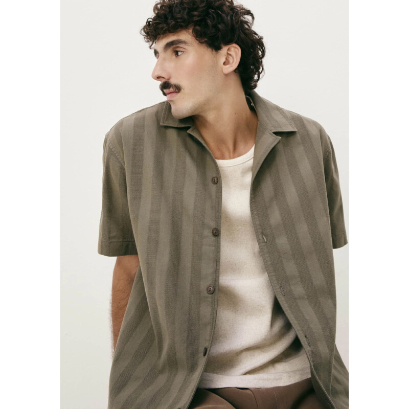 CAMISA MM MASC OLIVA MEDIO