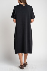 Vestido Tejido Con Bordado Negro