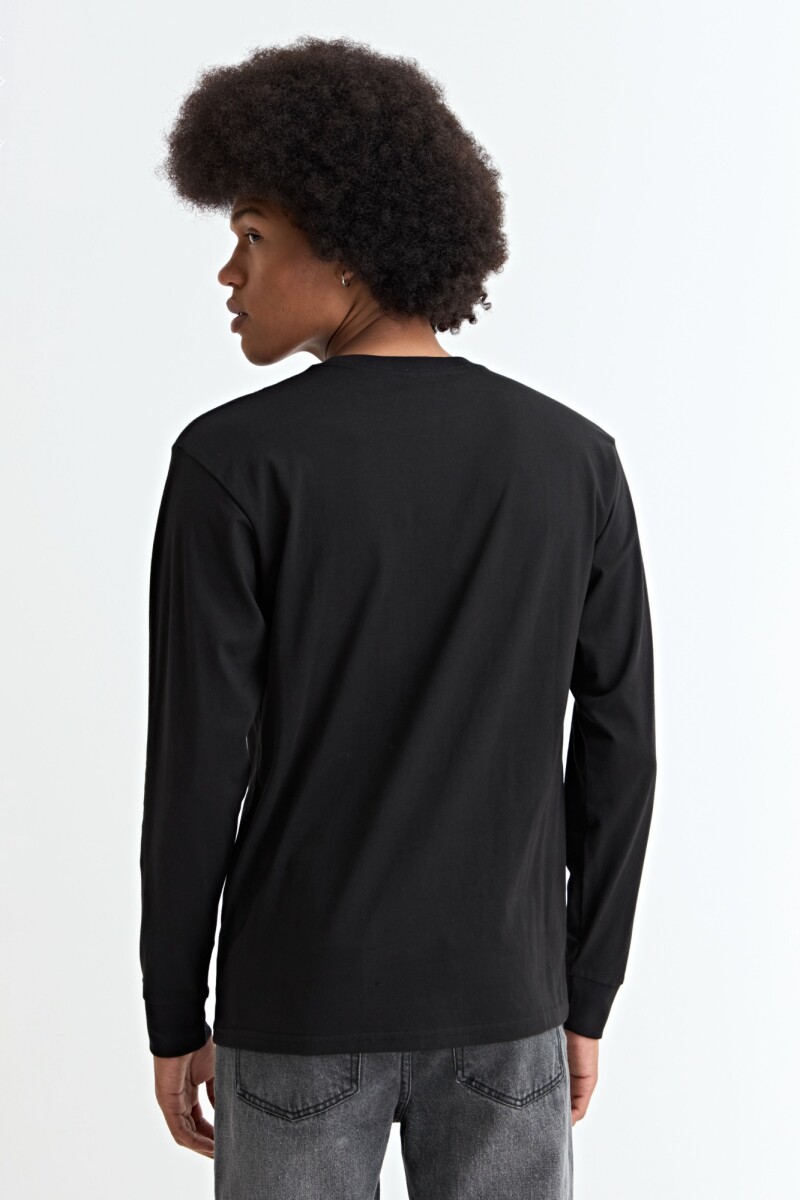 Remera cuello redondo NEGRO