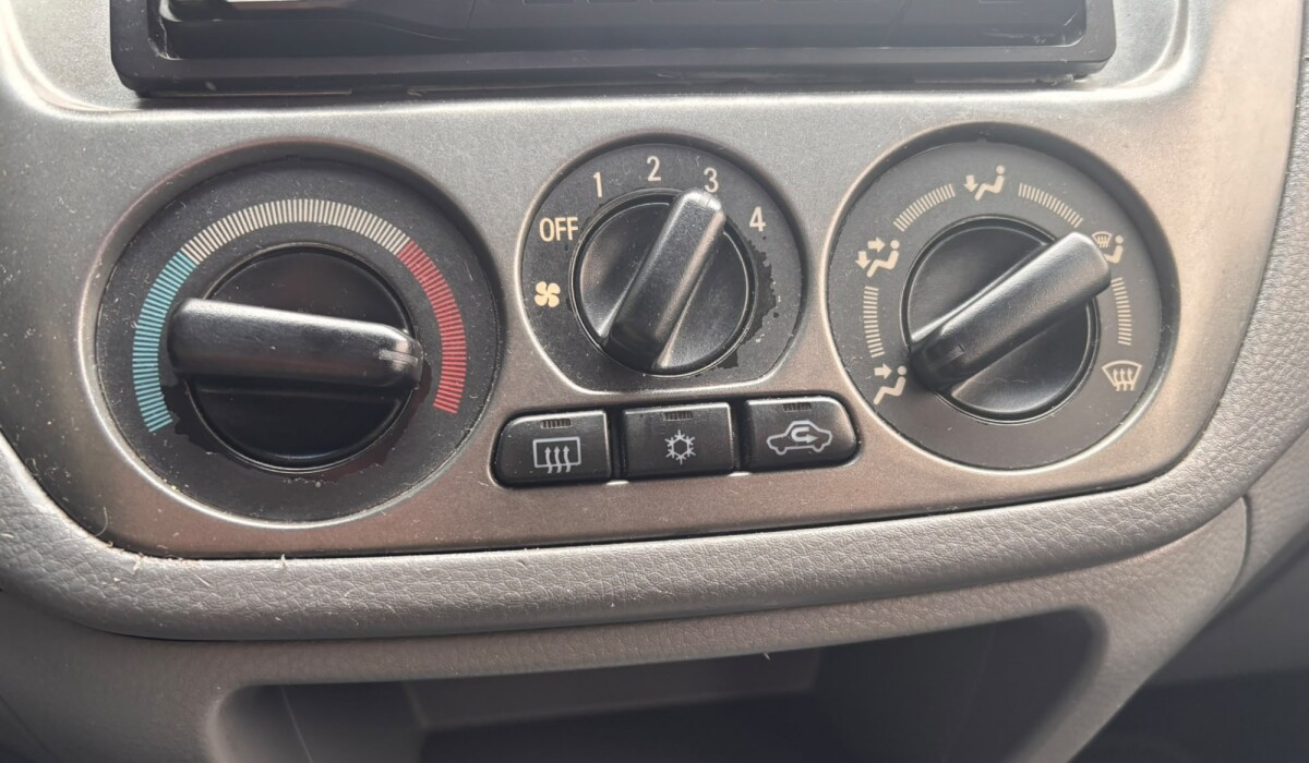 Mitsubishi Lancer 1.6 GLX - 2011 Mitsubishi Lancer 1.6 GLX - 2011