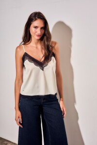 Blusa Satinada Con Encaje Multi
