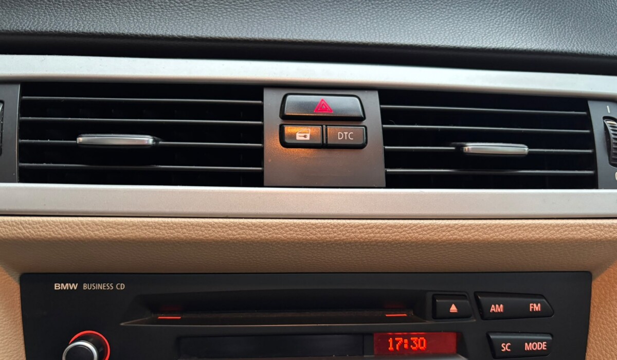 BMW 320I - 2011 BMW 320I - 2011