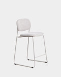 Taburete apilable Meli de chenilla beige y patas de metal beige 65 cm Taburete apilable Meli de chenilla beige y patas de metal beige 65 cm