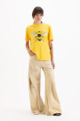REMERA BEE Amarillo