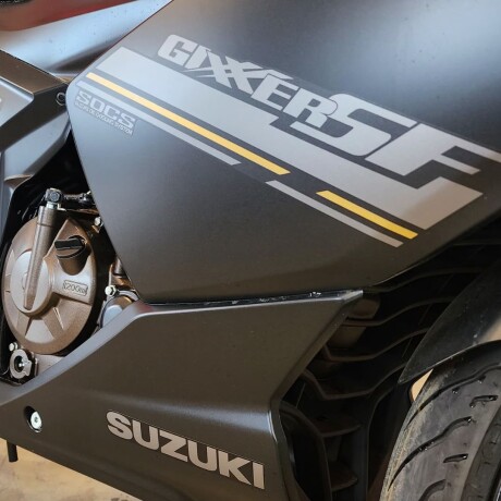 Suzuki Gixxer 250 SF Negro