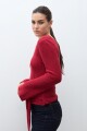 Sweater con lazo rojo