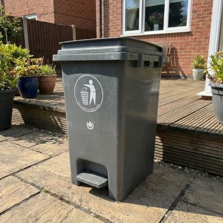 CONTENEDOR DE BASURA 30 LITROS Contenedor de Basura 30 Litros Gris