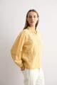 Camisa bordada y calada maiz
