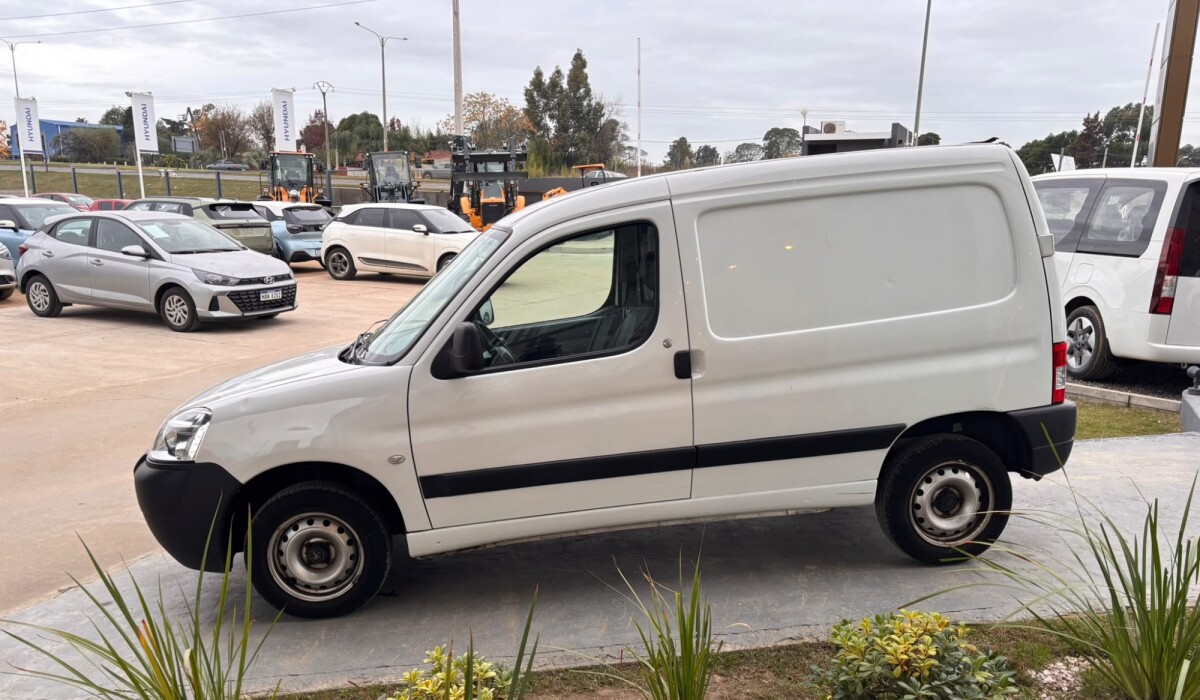 Peugeot Partner 1.4 Furgon - 2017 Peugeot Partner 1.4 Furgon - 2017