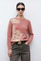Sweater con bordado rojo melange