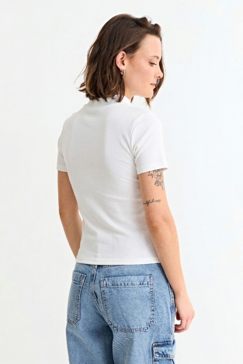 Remera m/c con cuello media polera BLANCO