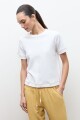 Remera con pespuntes blanco