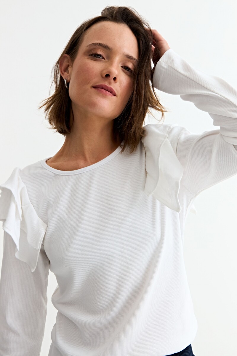 Remera m/l con volados en hombro CRUDO