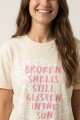 Remera m/c estampada Shells Glisten CRUDO