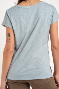 Remera Bordada Alodón Flame Celeste
