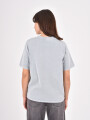 REMERA DETAIL GRIS CLARO