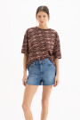 REMERA KISSES Marron