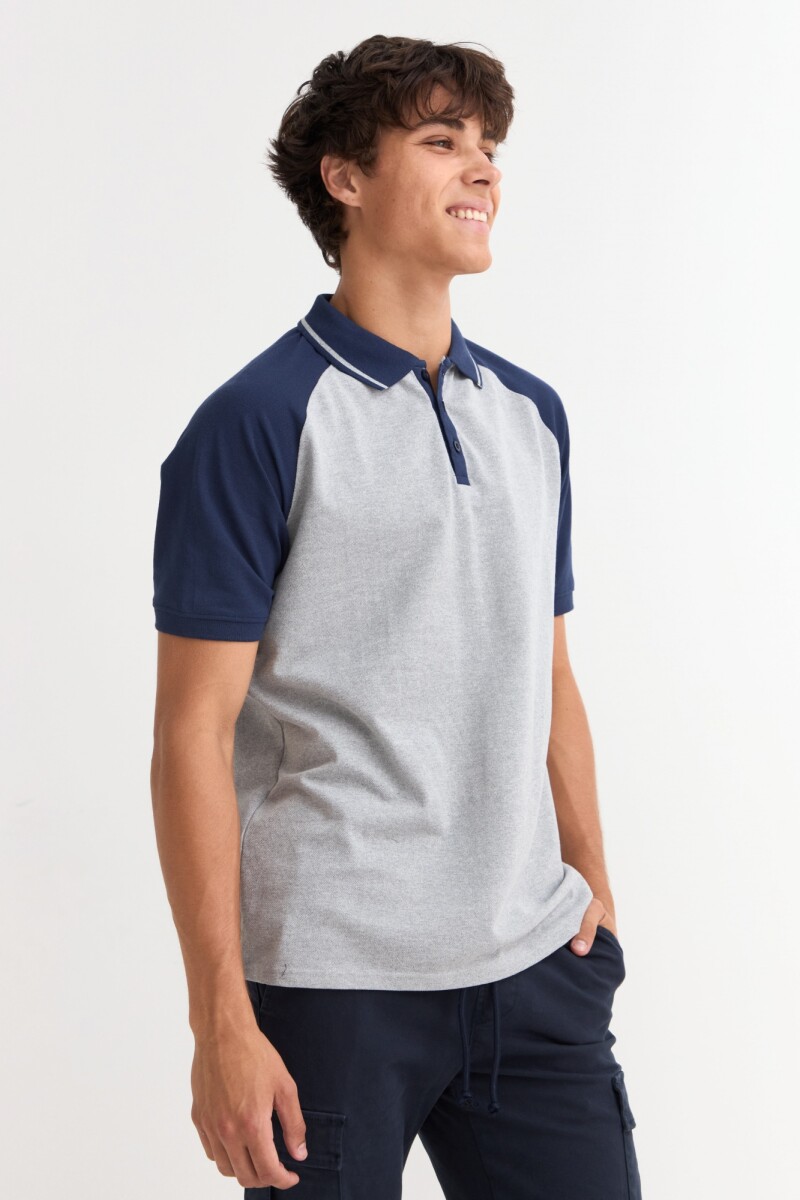 Remera polo manga corta combinada GRIS