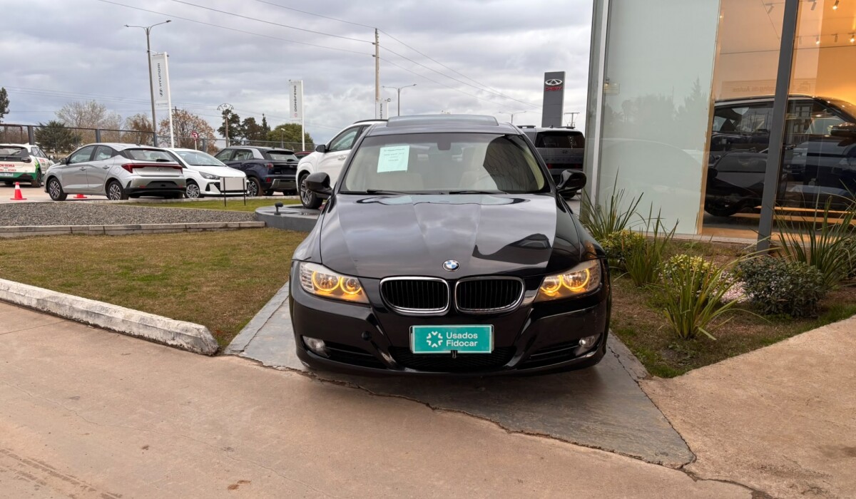 BMW 320I - 2011 BMW 320I - 2011