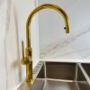 Grifería de cocina Monocomando de mesada extensible Oro Brillante Grifería De Cocina Monocomando De Mesada Extensible Oro Brillante