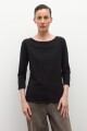 Remera escote bote negro