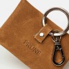 Llavero charm Mila en cuero gamuza Cuoio