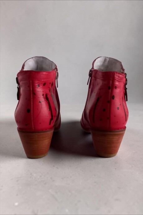 Bota De Cuero Eva Roja Con Arte Y Splash Bota De Cuero Eva Roja Con Arte Y Splash