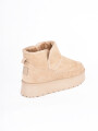 BOTA ULGA PLATAFORMA BEIGE CLARO