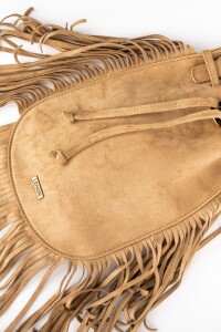 Cartera Flecos Gamuza Vegana Camel