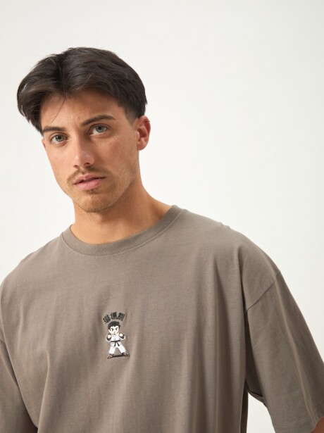 REMERA KARATE GRIS