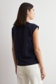Remera con botones azul marino