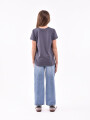 REMERA ESTAMPADA GRIS OSCURO