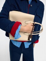 Bolso Tote Con Textura Y Colgante crudo