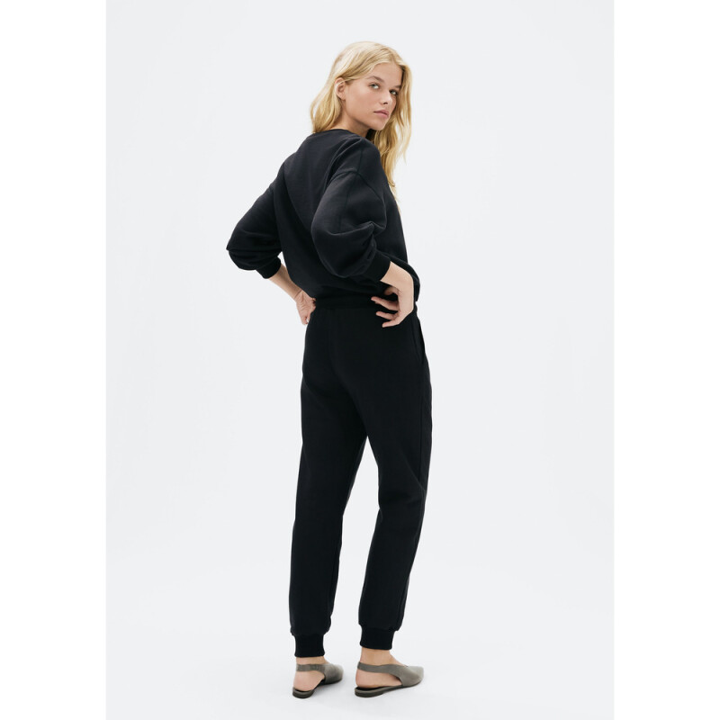 CALCA FEM PRETO ESCURO