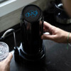 Purificador de agua Dvigi Aqua sobre mesada Negro