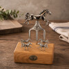 Set de Garra con 6 Pinchos y Base de Madera Caballo Plateado