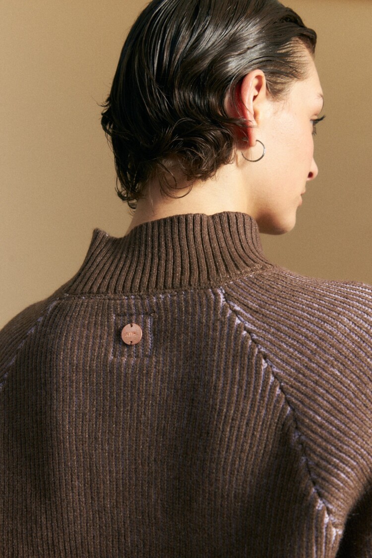 POLERA CANIS Marrón Corteza