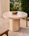 Mesa redonda Aiguablava de cemento beige Ø 120 cm. Mesa redonda Aiguablava de cemento beige Ø 120 cm.